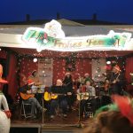 Weihnachtslieder singen auf dem Eislebener Weihnachtsmarkt 2023